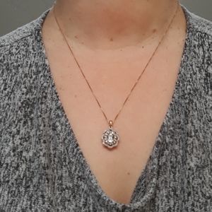 Aquamarine pendant with gold chain.